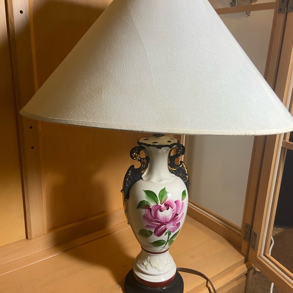 Elegant Floral Table Lamp with White Shade